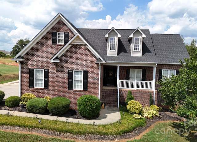 Property at 918 Huntington Hills Dr, Lincolnton, NC 28092, 3 beds, 2 baths