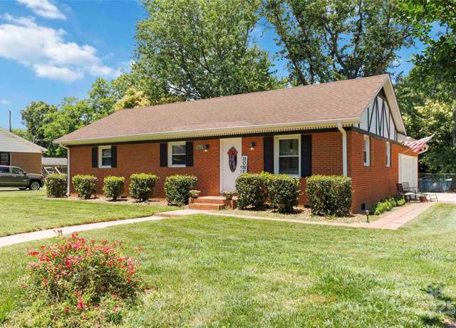 Property at 1219 Flowe Dr, Matthews, NC 28104, 3 beds, 2 baths