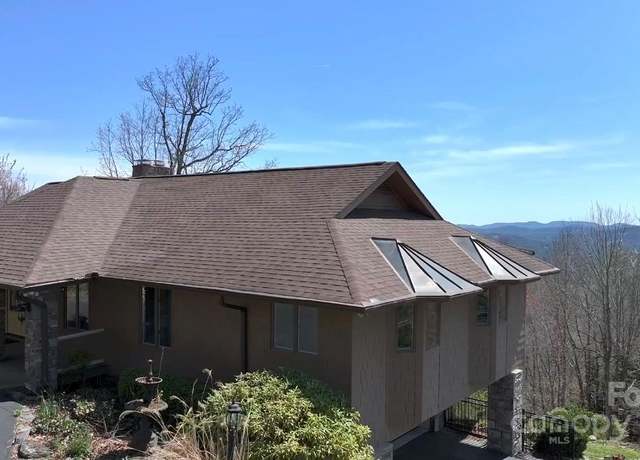 Property at 300 Roberts Dr, Hendersonville, NC 28739, 3 beds, 3 baths