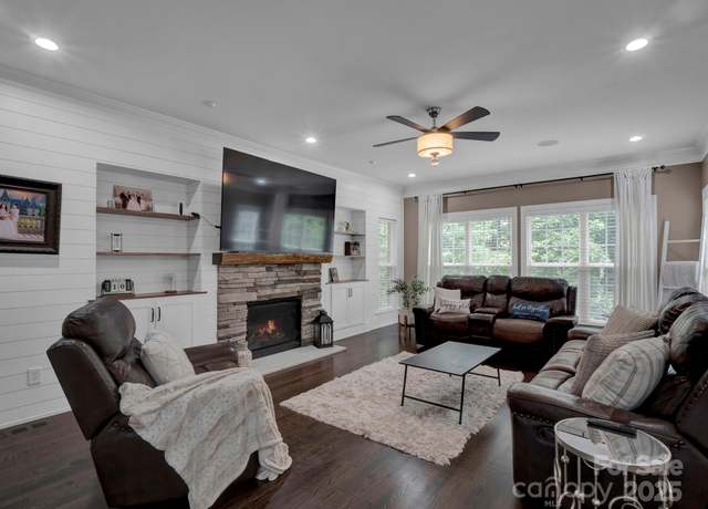 Property at 2652 Bedford Pl NW, Concord, NC 28027, 5 beds, 5 baths