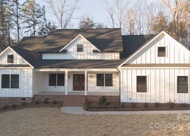 Property at 5024 Carolina North Dr, Gastonia, NC 28056, 4 beds, 3.5 baths
