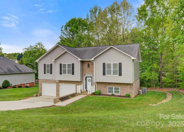 Property at 2835 24th Street Dr NE, Hickory, NC 28601, 4 beds, 3 baths