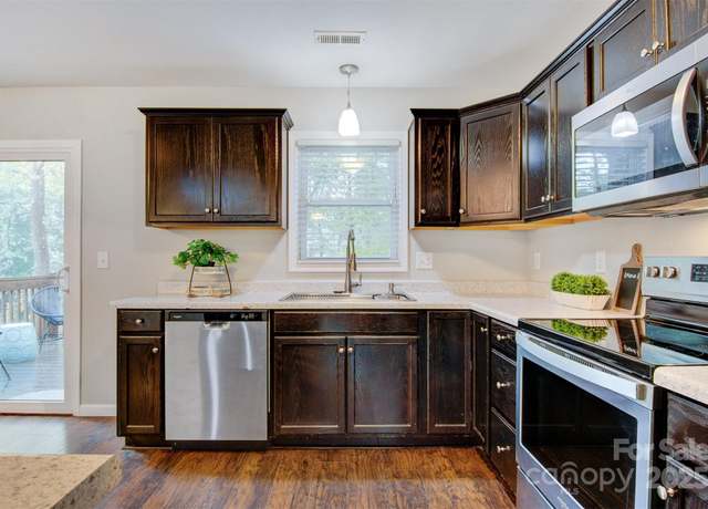 Property at 2835 24th Street Dr NE, Hickory, NC 28601, 4 beds, 3 baths