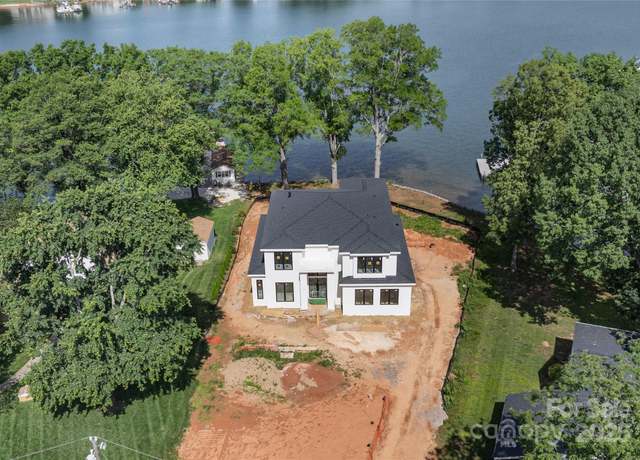 Property at 242 Shoreline Loop, Mooresville, NC 28117, 4 beds, 4.5 baths