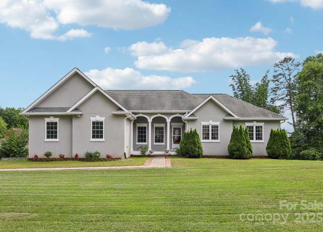 Property at 150 Baton Ln, Hendersonville, NC 28792, 4 beds, 3.5 baths