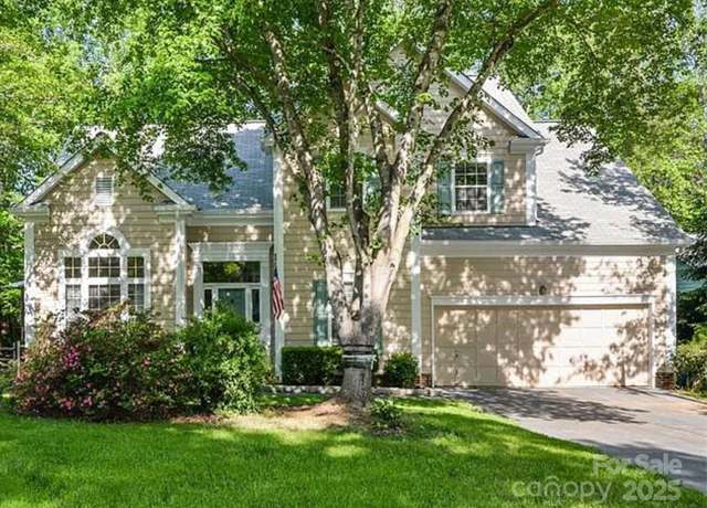 Property at 3415 Crescent Knoll Dr, Matthews, NC 28105, 5 beds, 2.5 baths