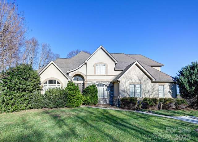 Property at 7 Round Robin Ln, Mills River, NC 28759, 4 beds, 3.5 baths