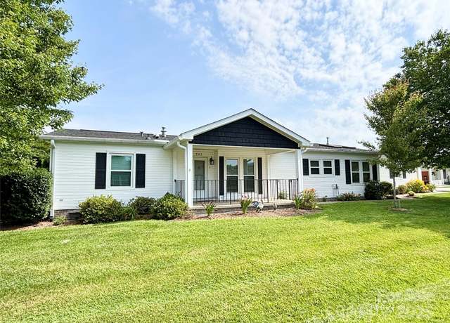 Property at 243 Riverwind Dr, Hendersonville, NC 28739, 3 beds, 2 baths