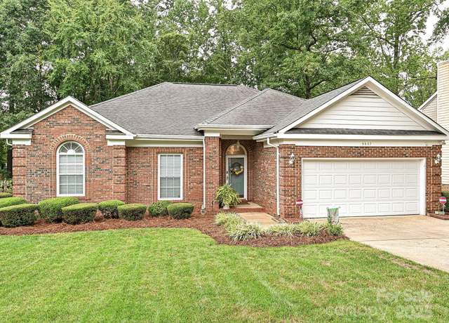 Property at 5607 Oak Dr, Charlotte, NC 28216, 3 beds, 2 baths
