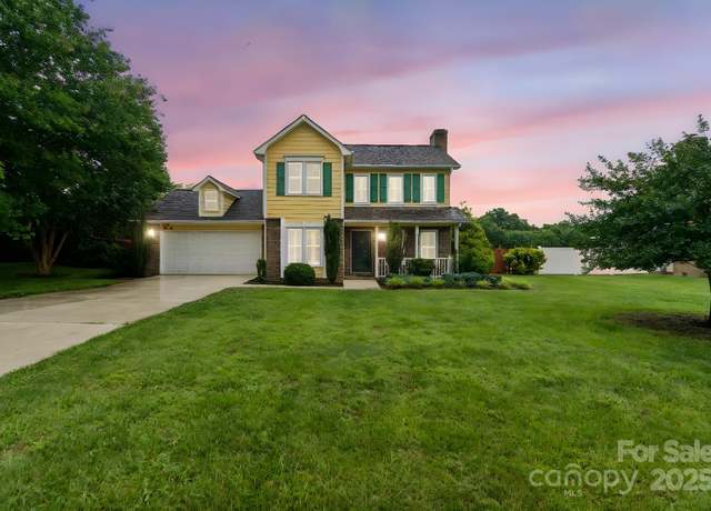 Property at 105 Carmel Hills Dr, Gastonia, NC 28056, 3 beds, 2.5 baths