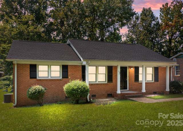 Property at 509 Scottsbrook Dr, Charlotte, NC 28213, 3 beds, 1.5 baths