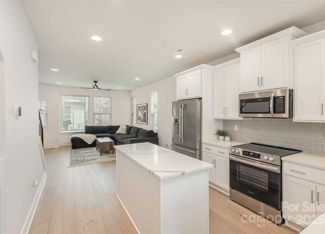 Property at 5048 York Park Ln, Charlotte, NC 28217, 3 beds, 3 baths