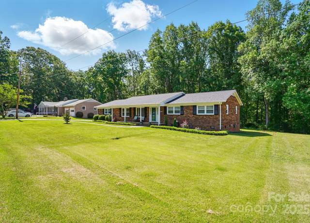 Property at 707 Hester Dr, Dallas, NC 28034, 3 beds, 2 baths