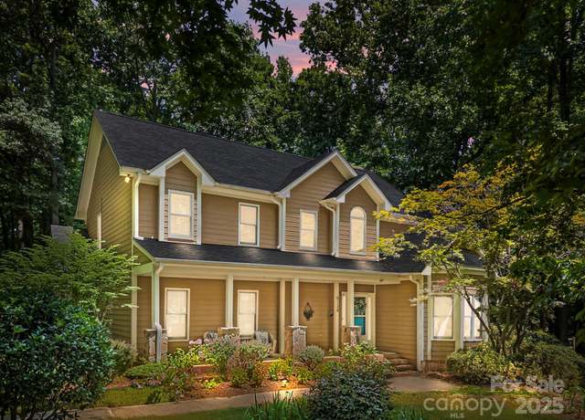 Property at 5134 Tracewood Ct, Charlotte, NC 28215, 3 beds, 2.5 baths