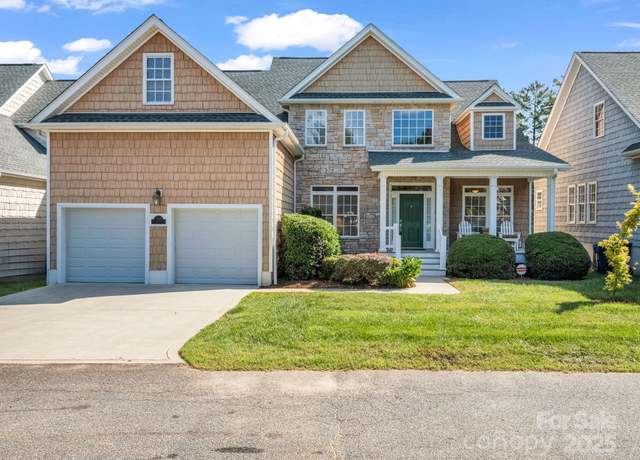 Property at 2137 6th St NW, Hickory, NC 28601, 6 beds, 5 baths