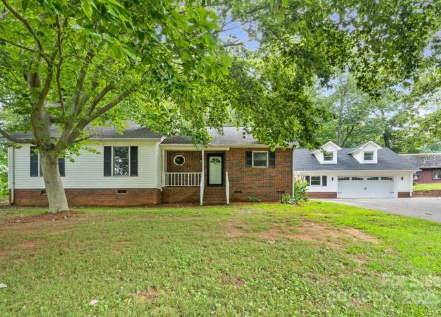 Property at 136 Ridgewood Ln, Statesville, NC 28677, 3 beds, 2 baths