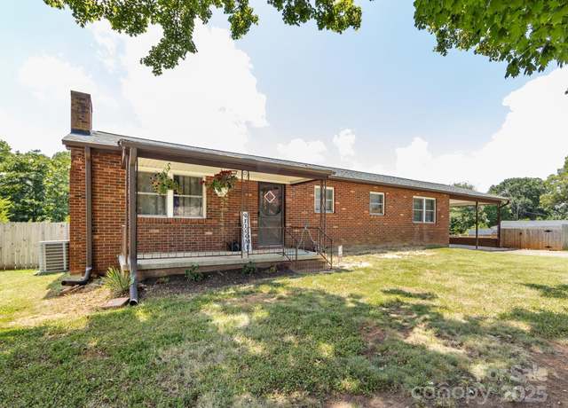 Property at 607 Old Mountain Rd, Statesville, NC 28677, 3 beds, 1.5 baths