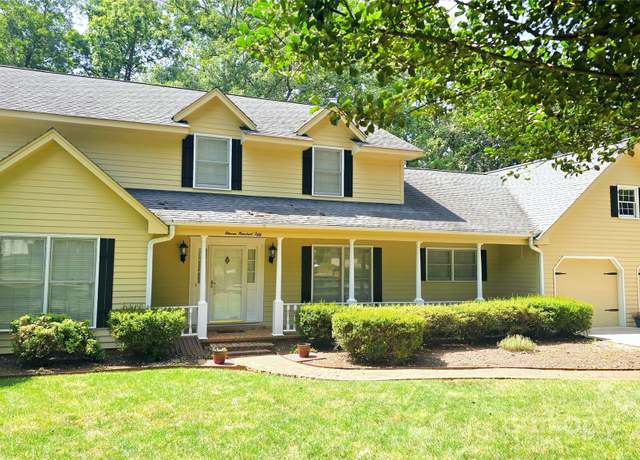 Property at 1150 18th Ave NE, Hickory, NC 28601, 5 beds, 4.5 baths
