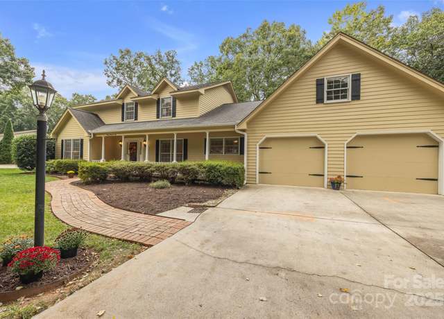 Property at 1150 18th Ave NE, Hickory, NC 28601, 5 beds, 4.5 baths