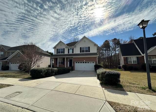 Property at 1043 Boxelder Ln, Charlotte, NC 28262, 5 beds, 2.5 baths