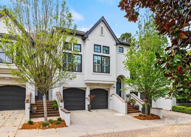 Property at 208 Wendover Heights Cir, Charlotte, NC 28211, 3 beds, 2.5 baths