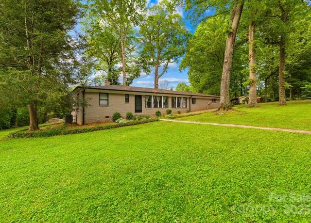 Property at 7022 Lakeside Dr, Charlotte, NC 28215, 3 beds, 3 baths