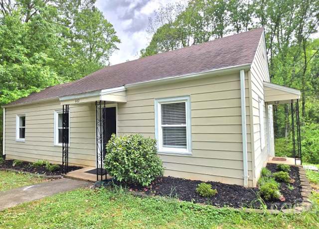 Property at 440 27th Street Pl SW, Hickory, NC 28602, 3 beds, 1 bath