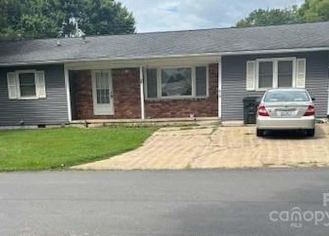 Property at 39 Fourth St, Waynesville, NC 28786, 4 beds, 3 baths