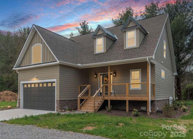 Property at 85 Sophie Rd, Maggie Valley, NC 28751, 3 beds, 2.5 baths