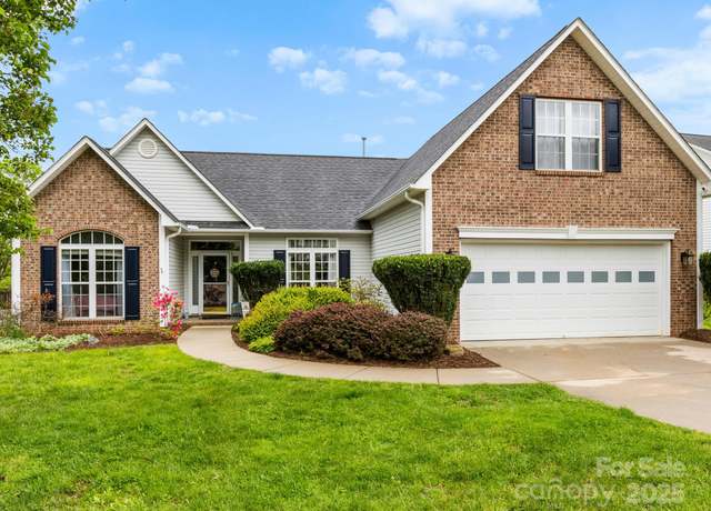 Property at 207 E Farm Creek Dr, Asheville, NC 28806, 4 beds, 2 baths