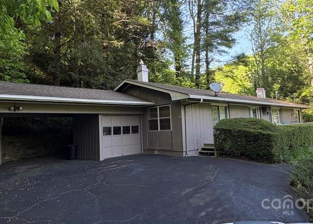 Property at 108 Golfview Dr, Maggie Valley, NC 28751, 2 beds, 2 baths