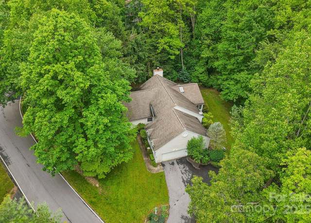 Property at 107 Camellia Way, Hendersonville, NC 28739, 3 beds, 2 baths