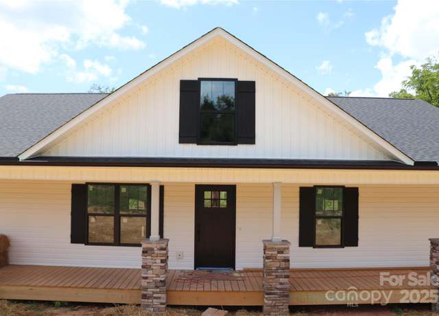 Property at 632 Morlin Acres Dr, Marshall, NC 28753, 3 beds, 2 baths