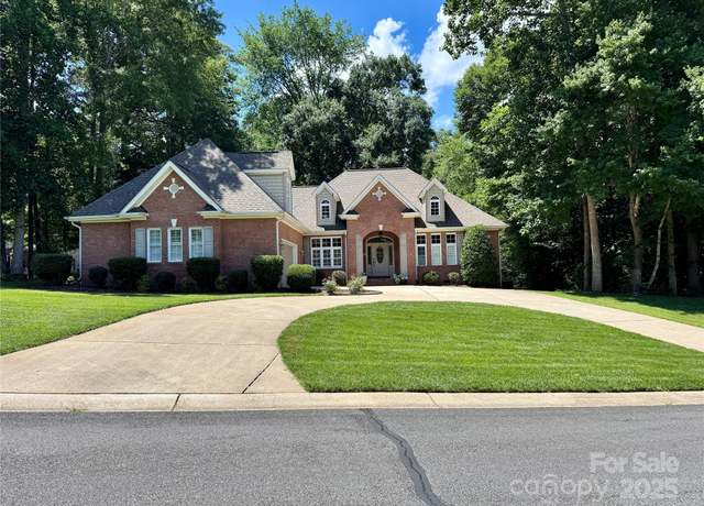 Property at 125 Highland Forest Dr, Clover, SC 29710, 3 beds, 3.5 baths