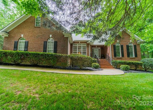 Property at 4033 Weddington Manor Ct, Matthews, NC 28104, 4 beds, 2.5 baths