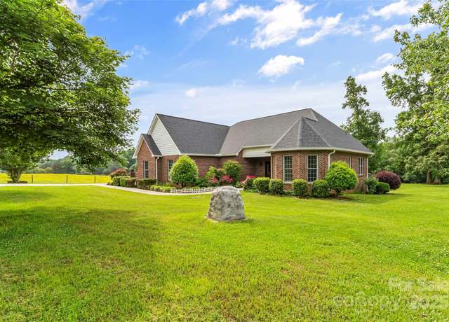 Property at 1825 Smyre Farm Rd, Newton, NC 28658, 3 beds, 3 baths