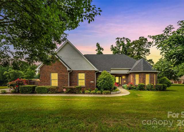 Property at 1825 Smyre Farm Rd, Newton, NC 28658, 3 beds, 3 baths