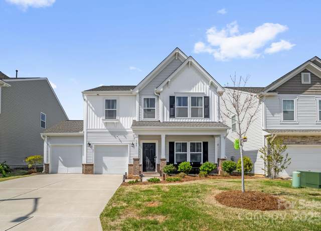 Property at 105 Centerpiece Dr, High Point, NC 27265, 4 beds, 2.5 baths