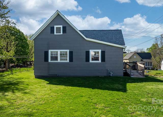 Property at 71 14th St SE, Hickory, NC 28602, 2 beds, 1 bath
