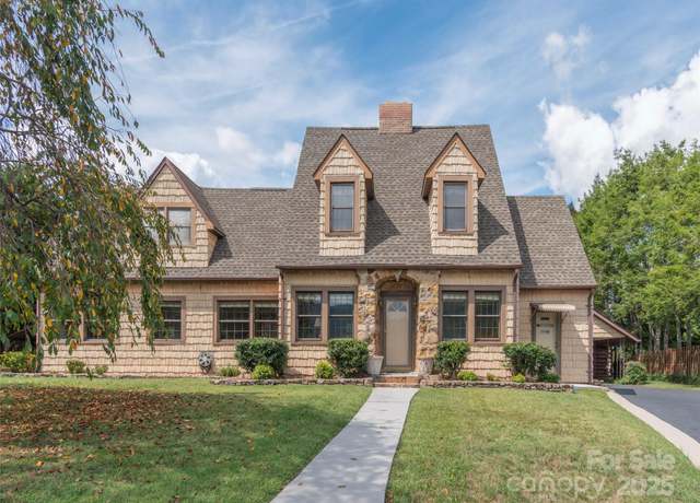 Property at 169 N Serpentine Ave, Hot Springs, NC 28743, 4 beds, 3.5 baths