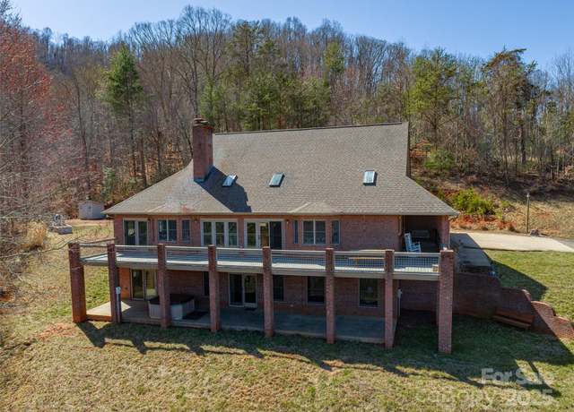 Property at 126 Hillcrest Dr, Barnardsville, NC 28709, 4 beds, 3.5 baths