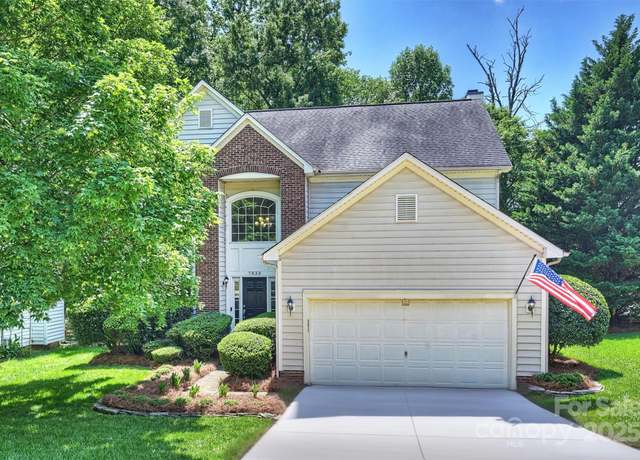 Property at 7833 Taymouth Ln, Charlotte, NC 28269, 4 beds, 2.5 baths