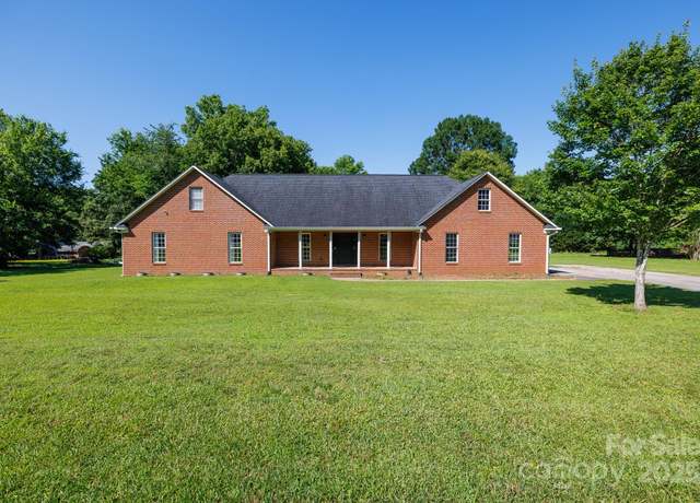 Property at 2765 Dogwood Cir, Rock Hill, SC 29732, 4 beds, 2.5 baths