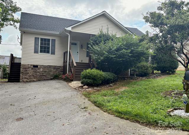 Property at 19 Broadview Dr, Asheville, NC 28803, 3 beds, 2 baths