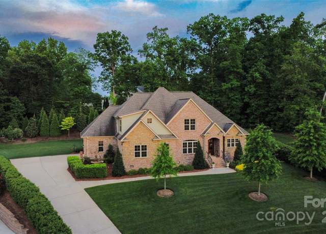 Property at 67 41st Ave NW #3, Hickory, NC 28601, 4 beds, 4 baths