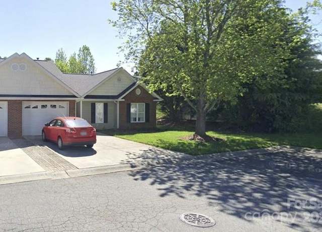 Property at 200 Edinburgh Ct, Mount Holly, NC 28120, 3 beds, 2 baths