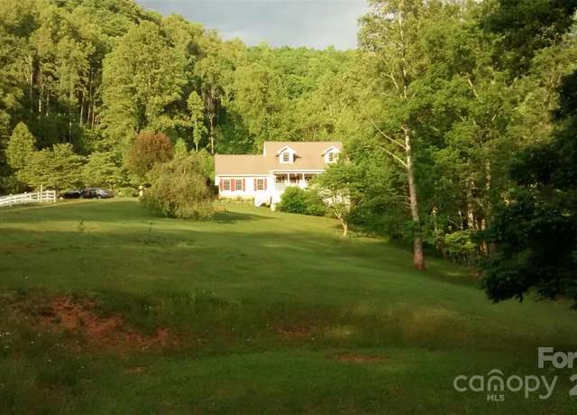 Property at 512 Shiloh Dr, Hendersonville, NC 28792, 3 beds, 2.5 baths