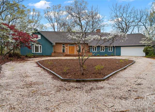 Property at 1476 New Market Rd, Tryon, NC 28782, 2 beds, 2.5 baths