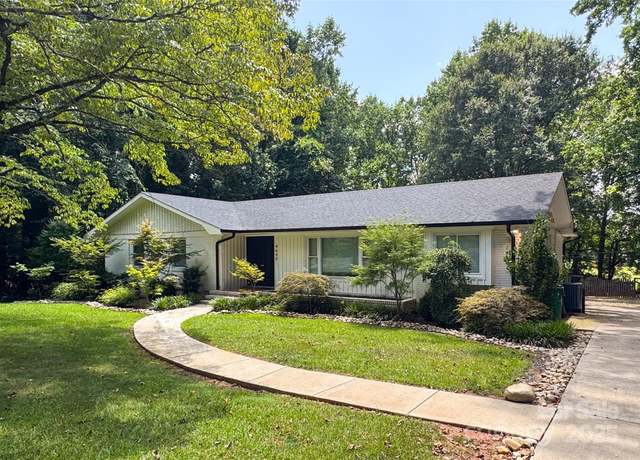 Property at 4640 Town And Country Dr, Charlotte, NC 28226, 3 beds, 2 baths