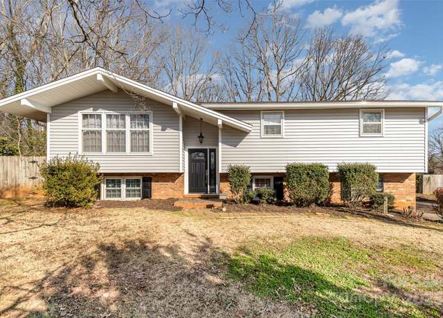 Property at 4000 Elizabeth St, Hickory, NC 28601, 3 beds, 3 baths
